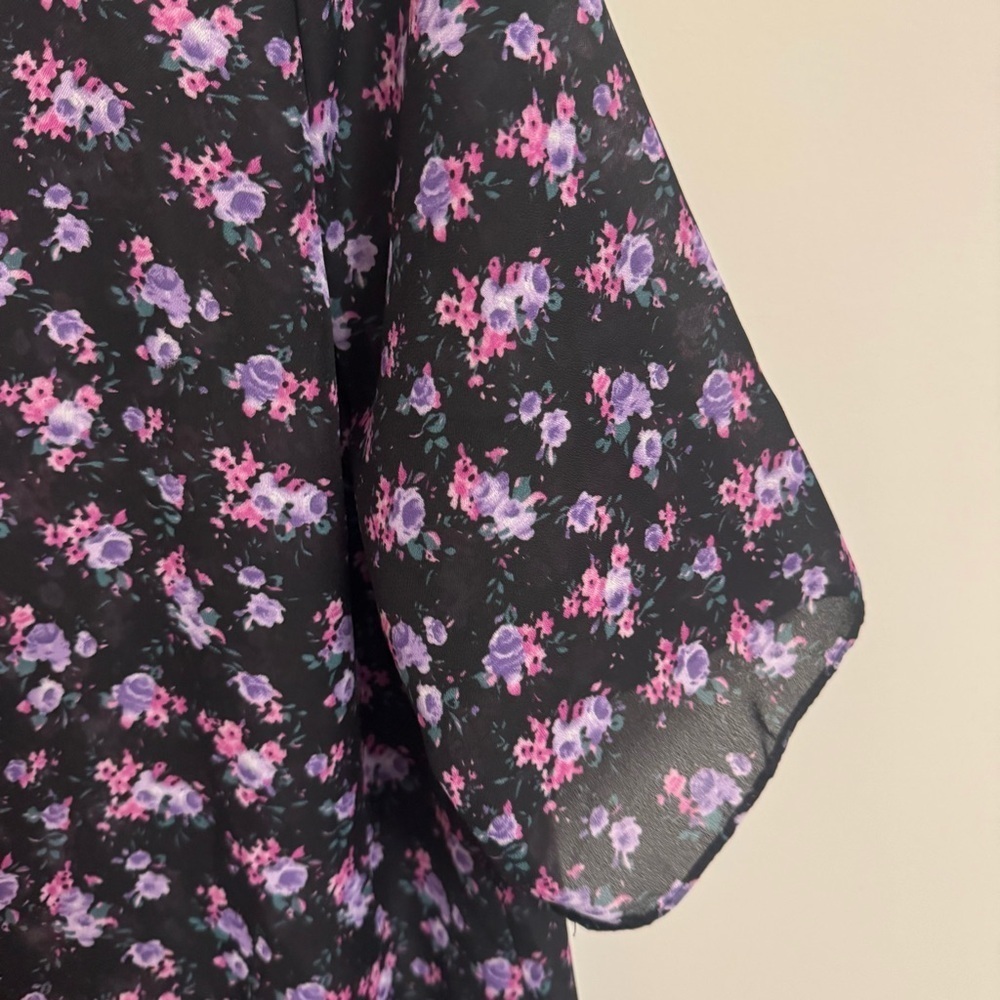 Romeo & Juliet Floral and Fringe Open Front Kimono Robe - Women’s Small - Medium - Picture 6 of 7